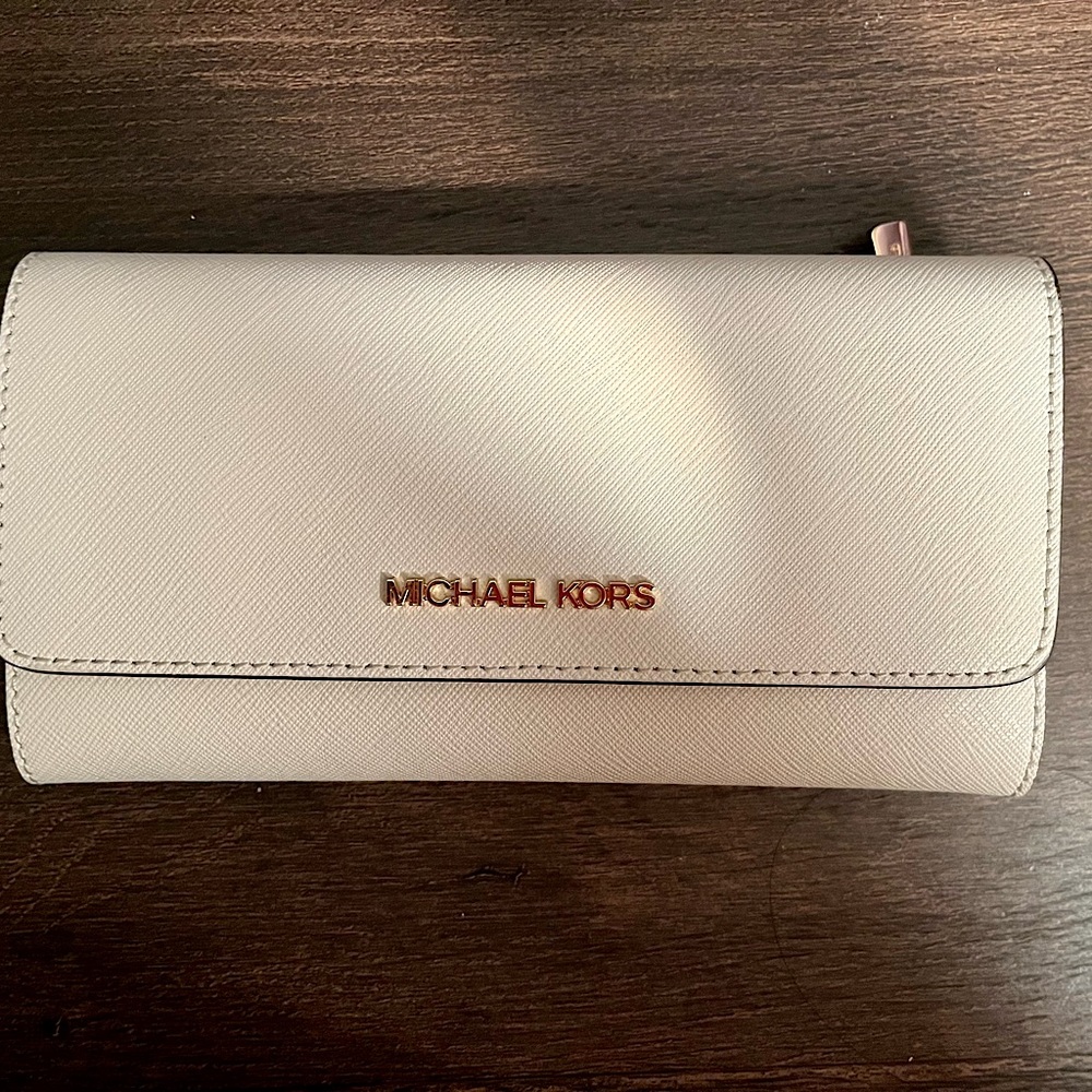 Like new Michael Kors Trifold Wallet